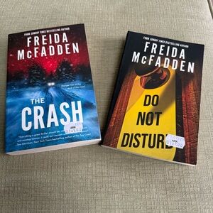 Lot 2 -Freida McFadden - The Crash and
Do Not Disturb Paperbacks